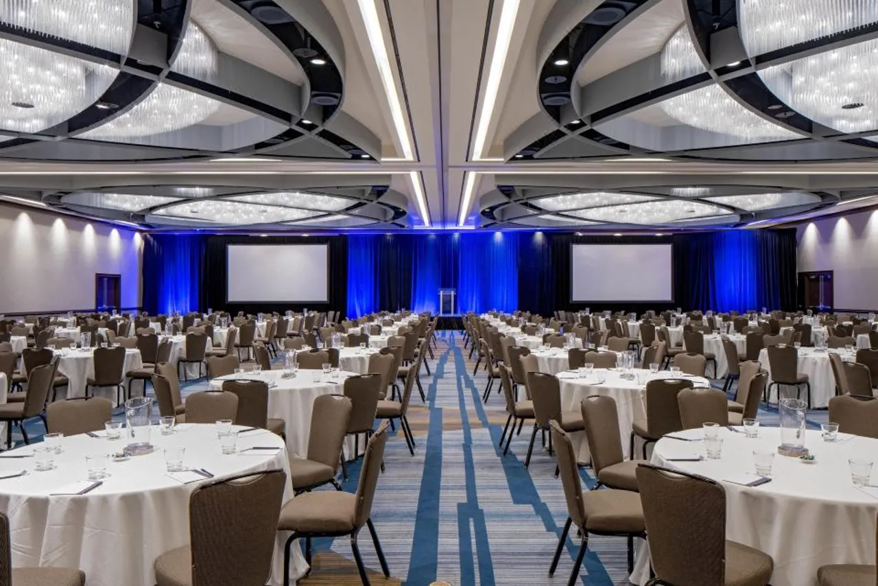 Hyatt Regency San Francisco — rooms and atmosphere