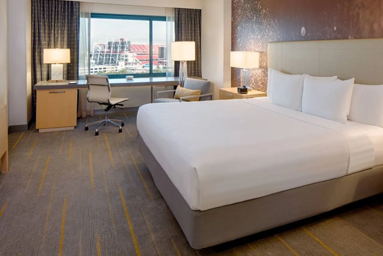 Hyatt Regency Santa Clara — rooms and atmosphere