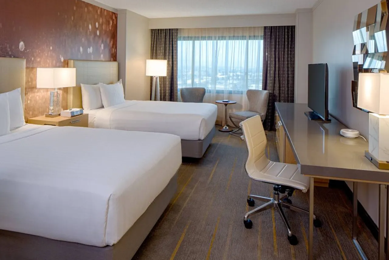 Hyatt Regency Santa Clara — rooms and atmosphere
