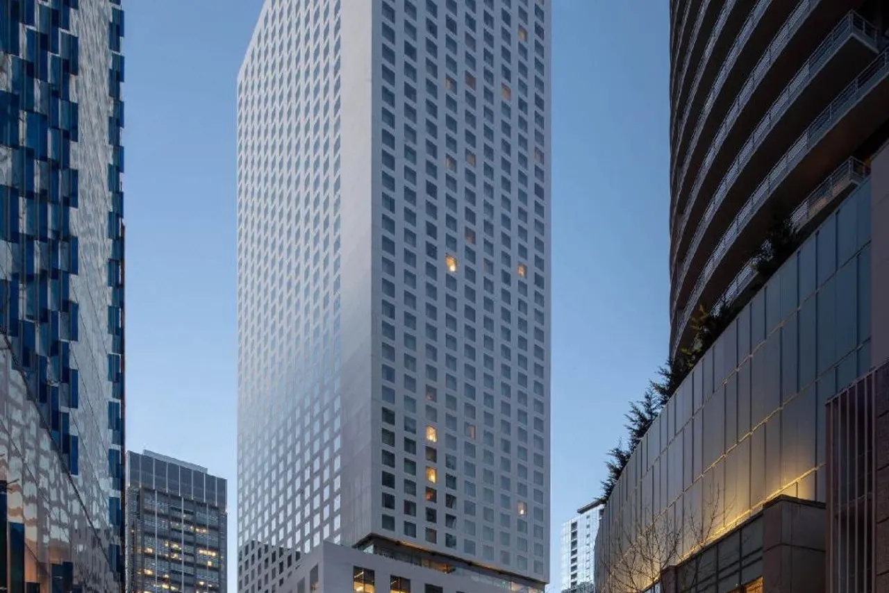 Hyatt Regency Seattle — rooms and atmosphere