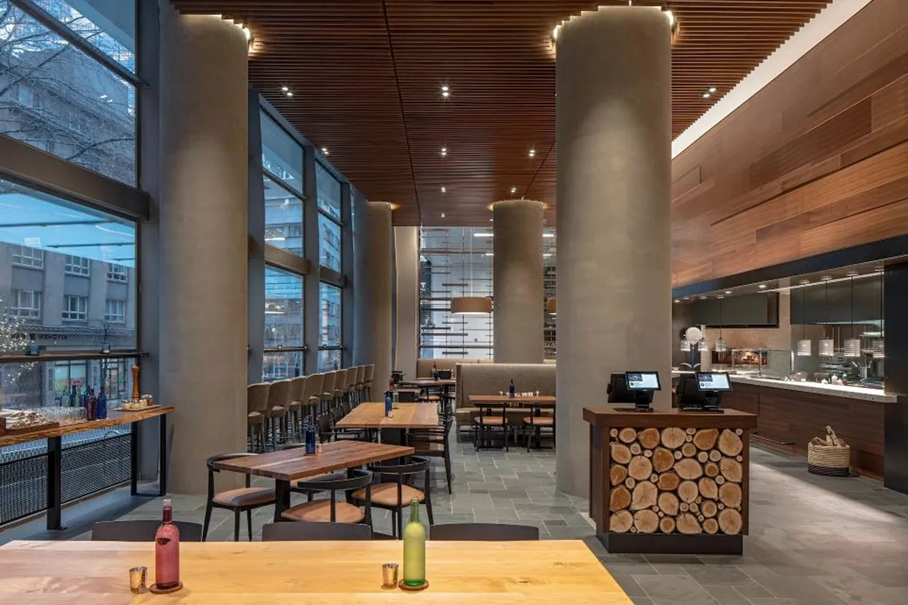 Hyatt Regency Seattle — rooms and atmosphere