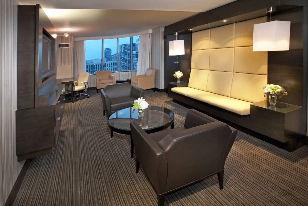 Hyatt Regency Toronto — rooms and atmosphere
