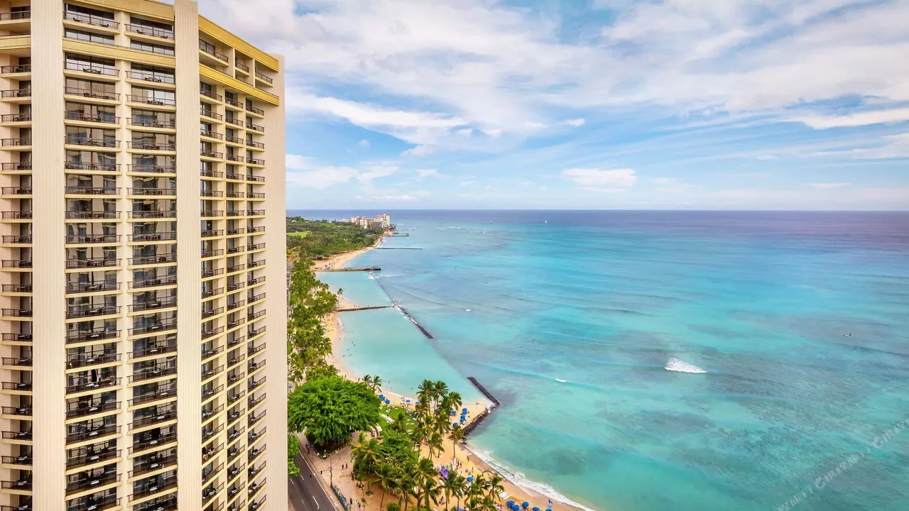 Hyatt Regency Waikiki Beach Resort & Spa — rooms and atmosphere