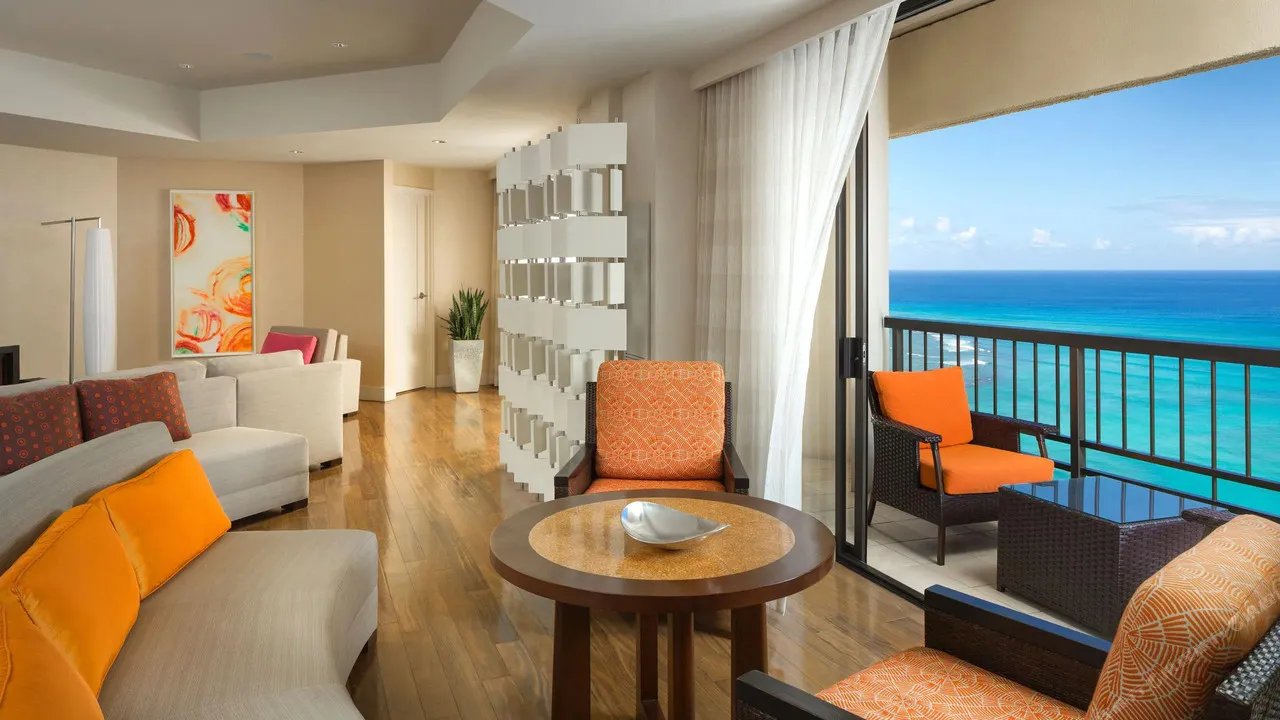 Hyatt Regency Waikiki Beach Resort & Spa — rooms and atmosphere