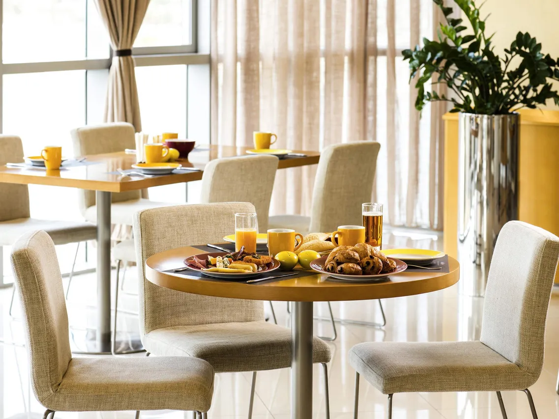 ibis Abu Dhabi Gate — rooms and atmosphere