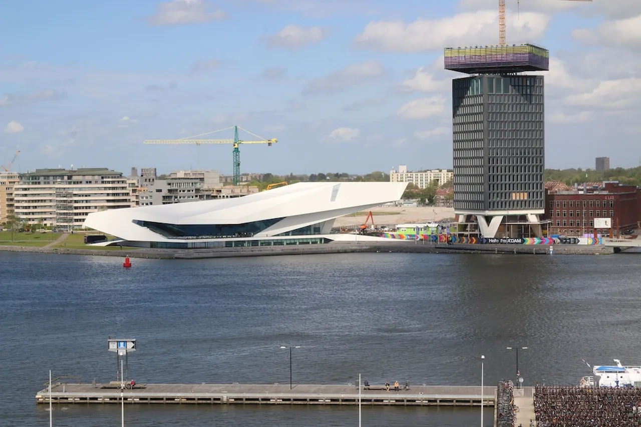 ibis Amsterdam Centre — rooms and atmosphere
