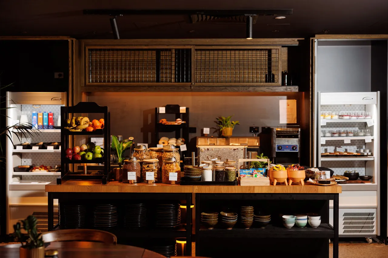 ibis Brisbane — rooms and atmosphere