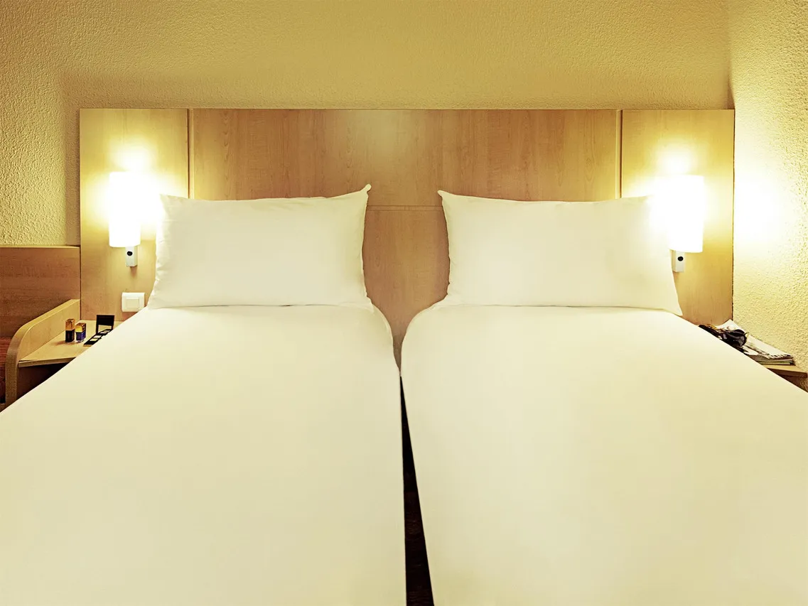 ibis Cardiff Centre — rooms and atmosphere
