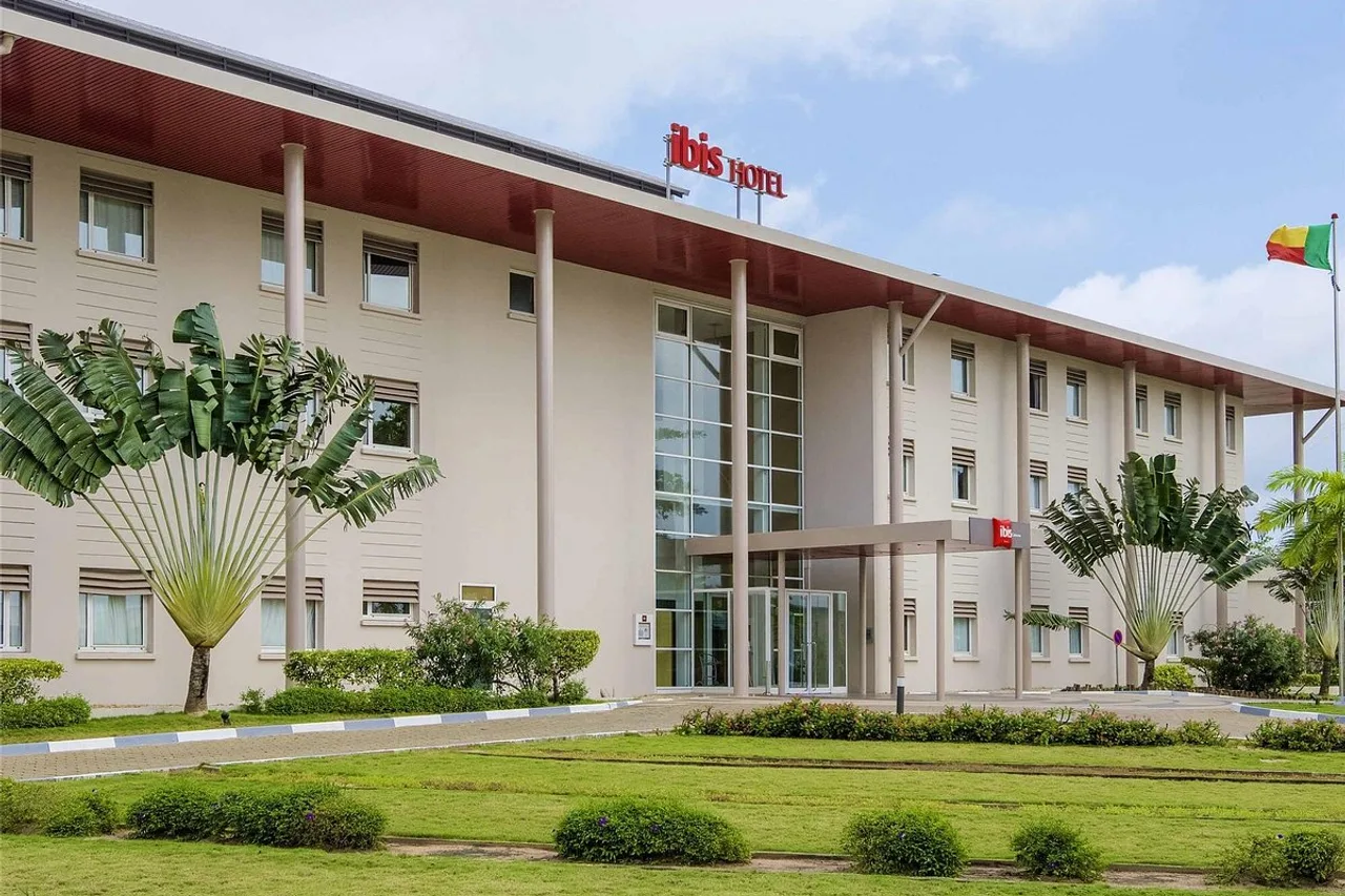 Ibis Cotonou — rooms and atmosphere
