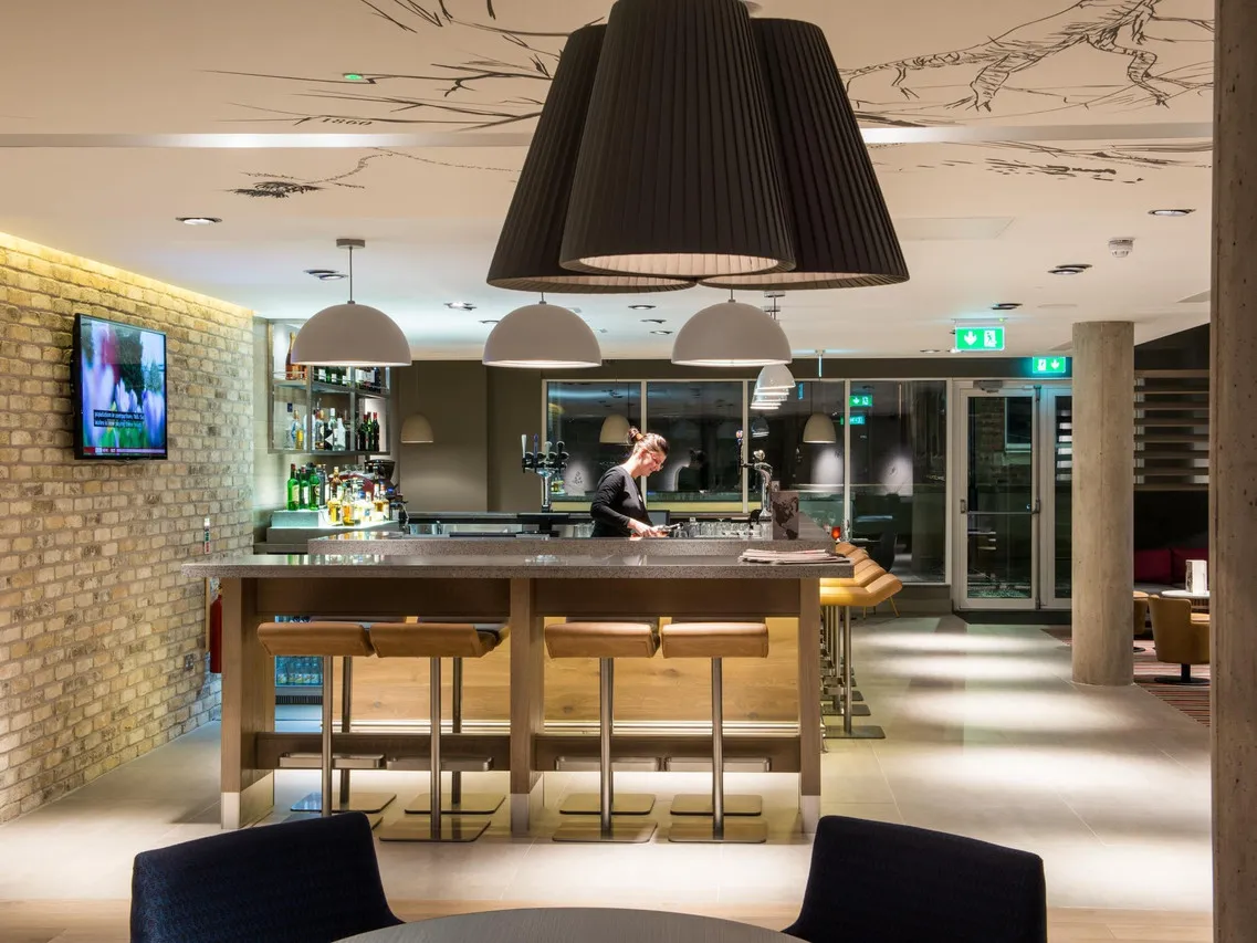 ibis Edinburgh Centre South Bridge – Royal Mile — rooms and atmosphere