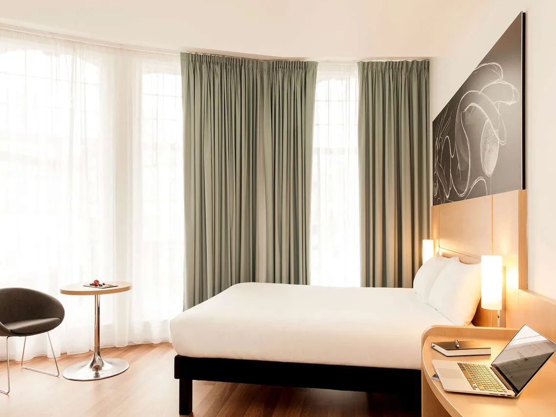 ibis Edinburgh Centre South Bridge – Royal Mile — rooms and atmosphere