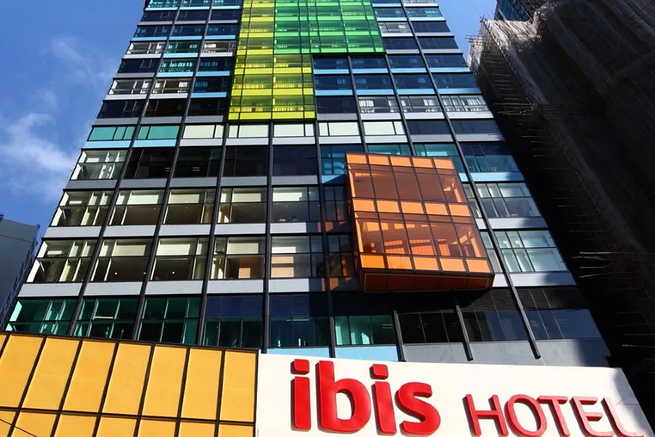 ibis Hong Kong Central and Sheung Wan Hotel — rooms and atmosphere