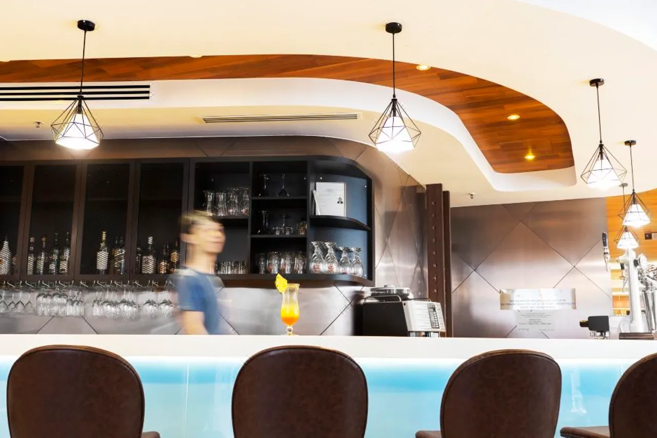 ibis Hong Kong Central and Sheung Wan Hotel — rooms and atmosphere
