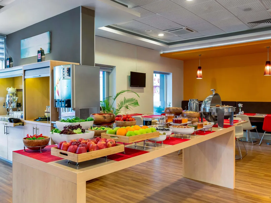 Ibis Izmir Alsancak — rooms and atmosphere