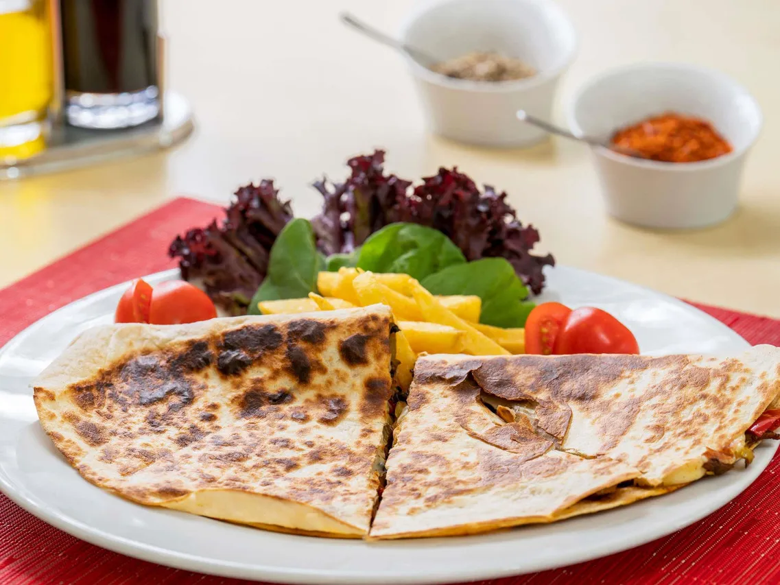 Ibis Izmir Alsancak — rooms and atmosphere