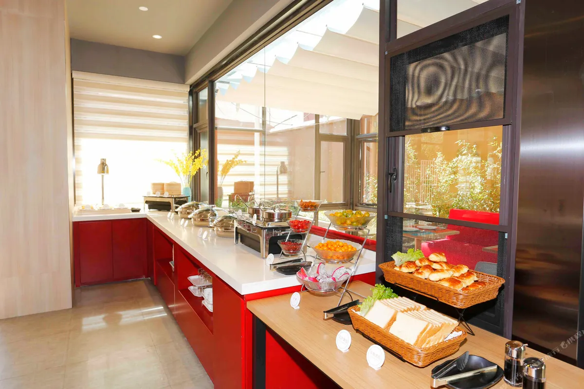 ibis Kunming Beijing Rd — rooms and atmosphere
