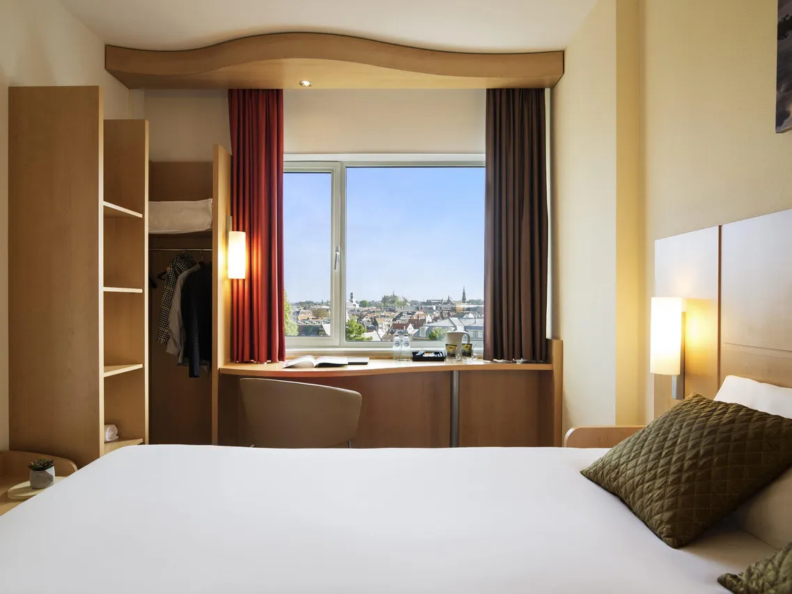 ibis Leiden Centre — rooms and atmosphere