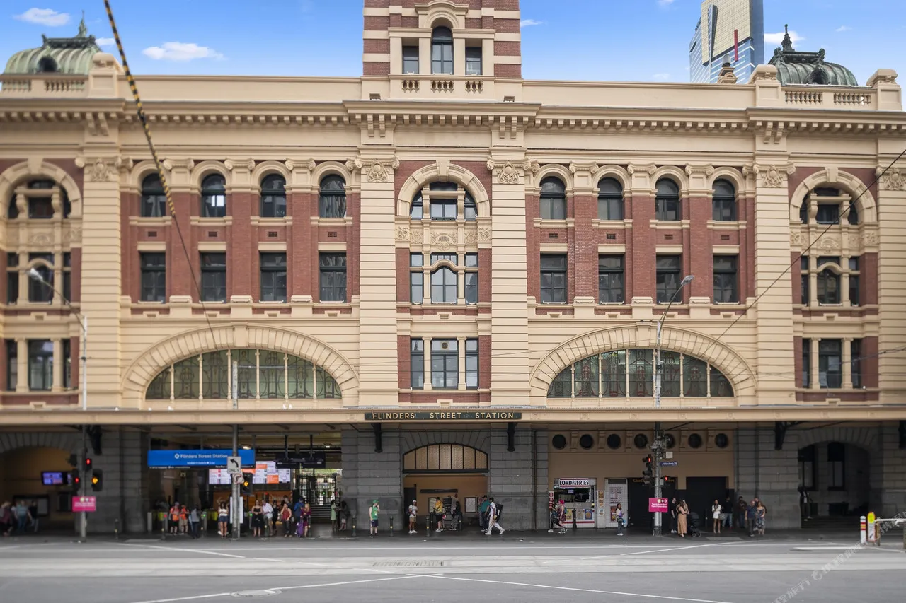 Ibis Melbourne - Little Bourke Street — rooms and atmosphere