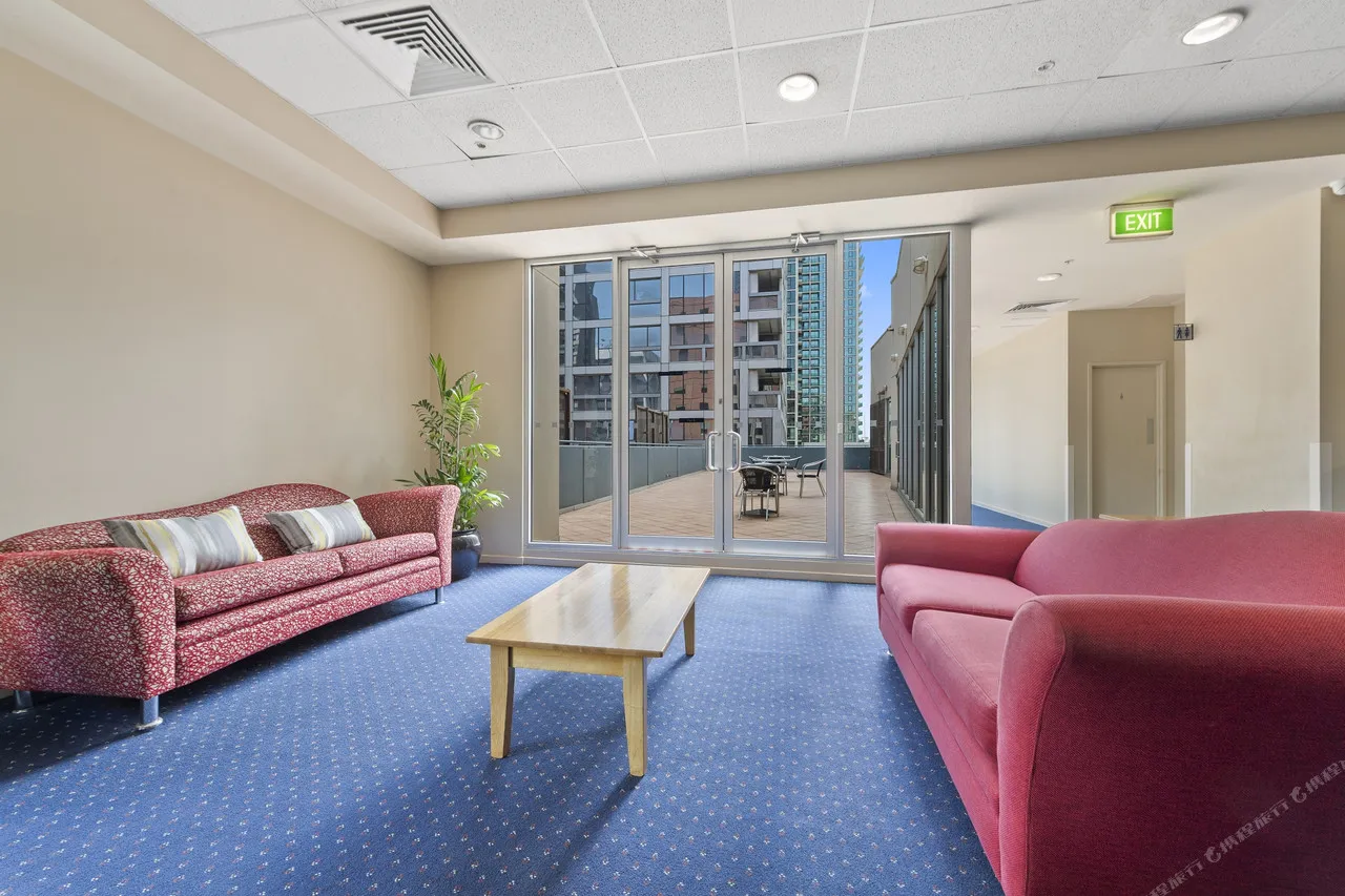 Ibis Melbourne - Little Bourke Street — rooms and atmosphere