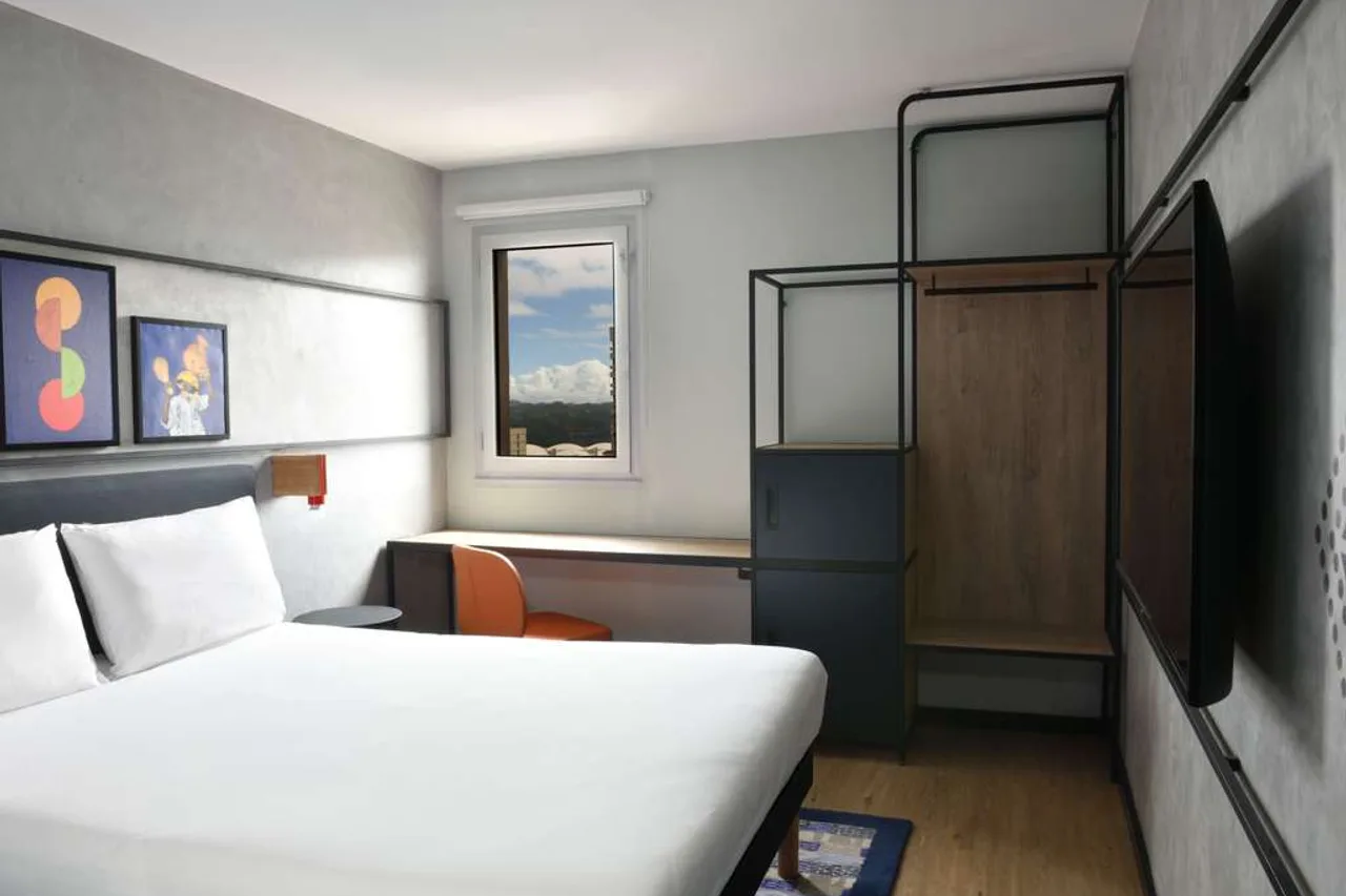 Ibis Styles Abidjan Plateau — rooms and atmosphere