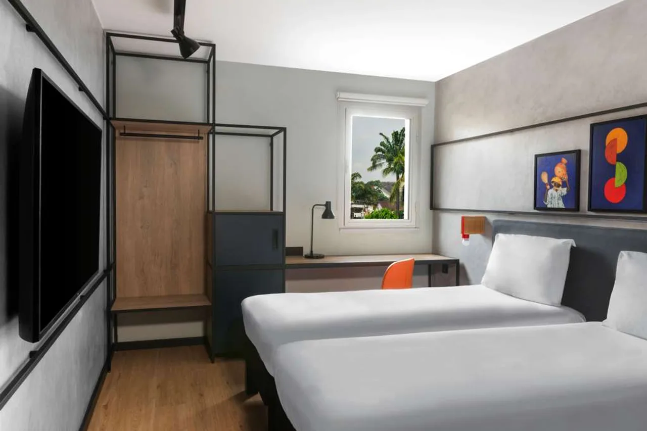 Ibis Styles Abidjan Plateau — rooms and atmosphere