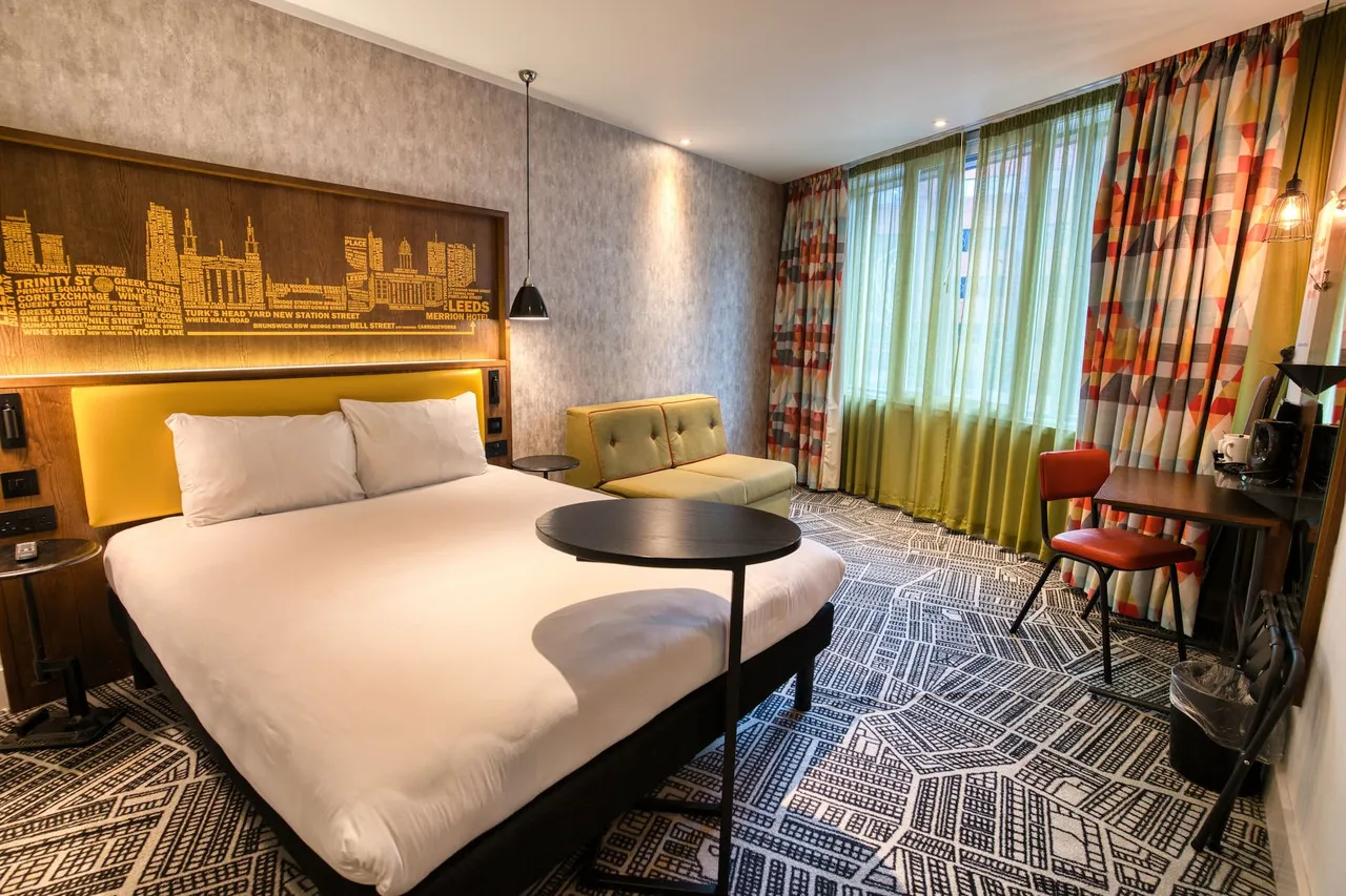 ibis Styles Leeds City Centre Arena — ภาพห้องพักและบรรยากาศ