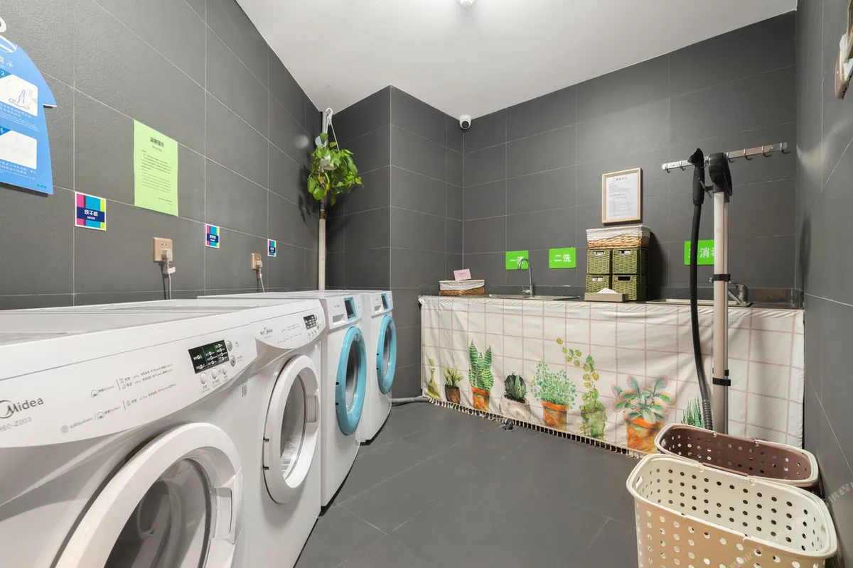 Ibis Styles Xiamen Zhongshan Road Pedestrian Street — rooms and atmosphere