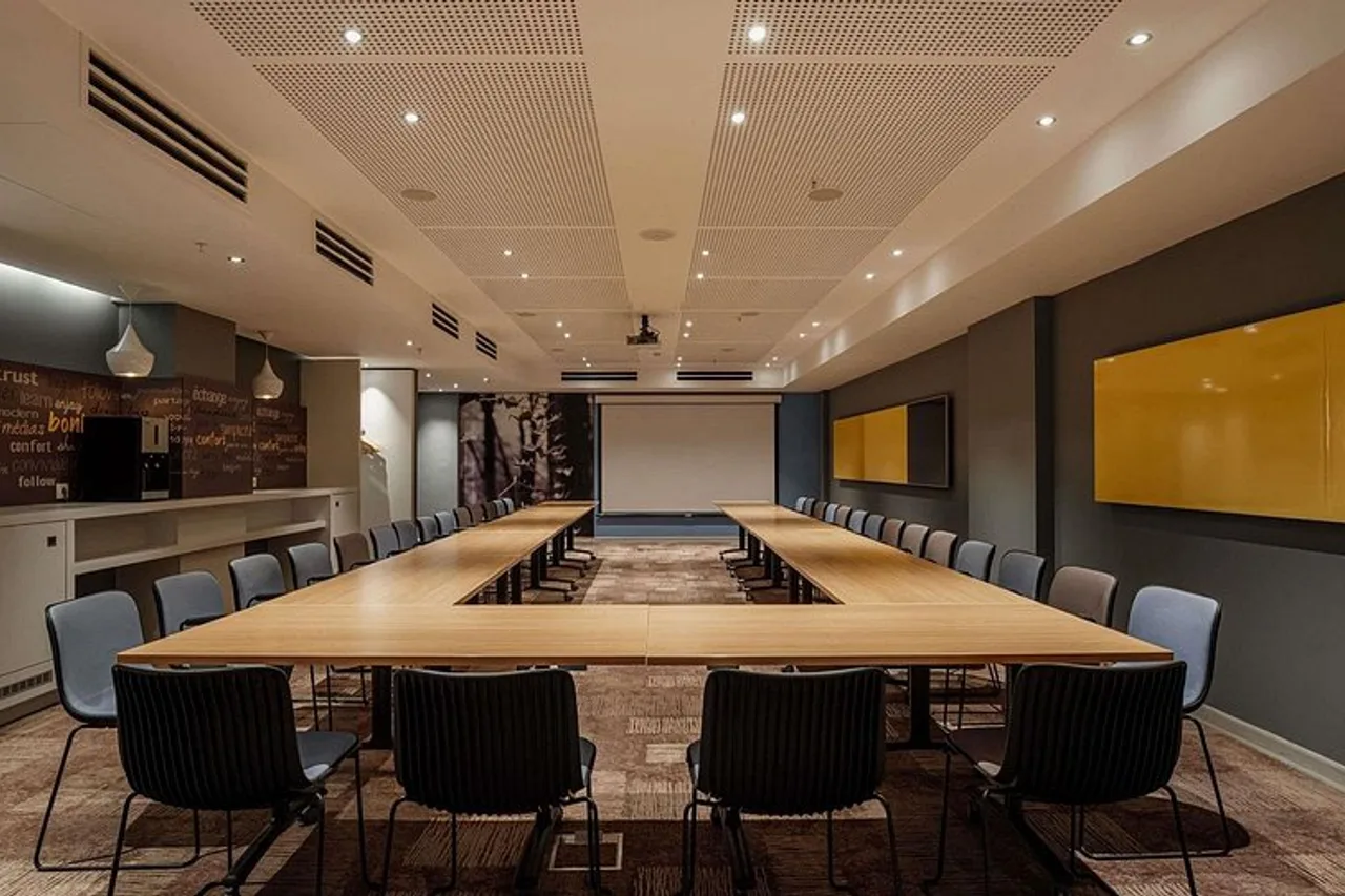 ibis Yerevan Center — rooms and atmosphere