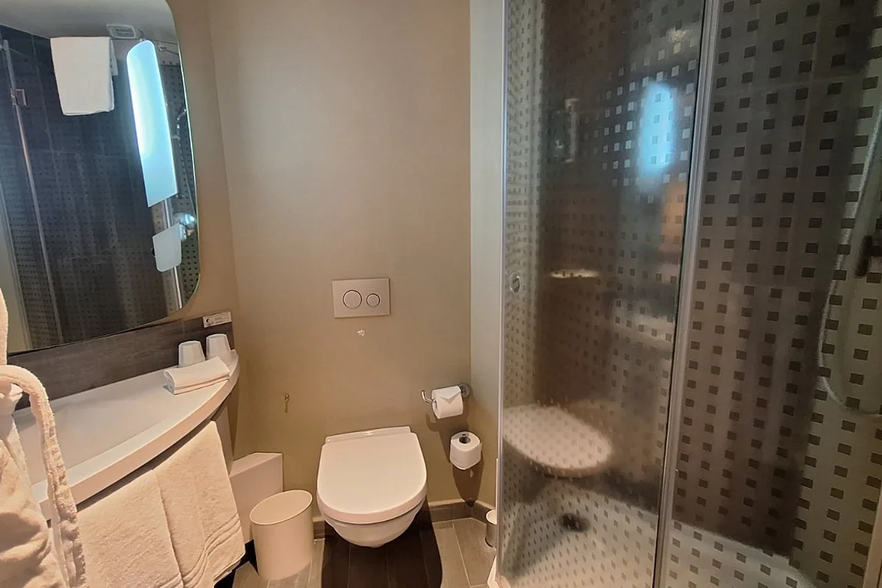 ibis Yerevan Center — rooms and atmosphere