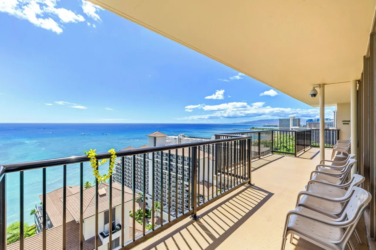 Imperial Hawaii Resort at Waikiki — rooms and atmosphere