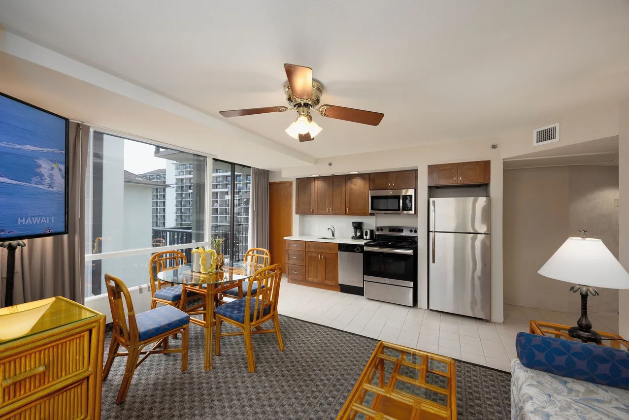 Imperial Hawaii Resort at Waikiki — rooms and atmosphere