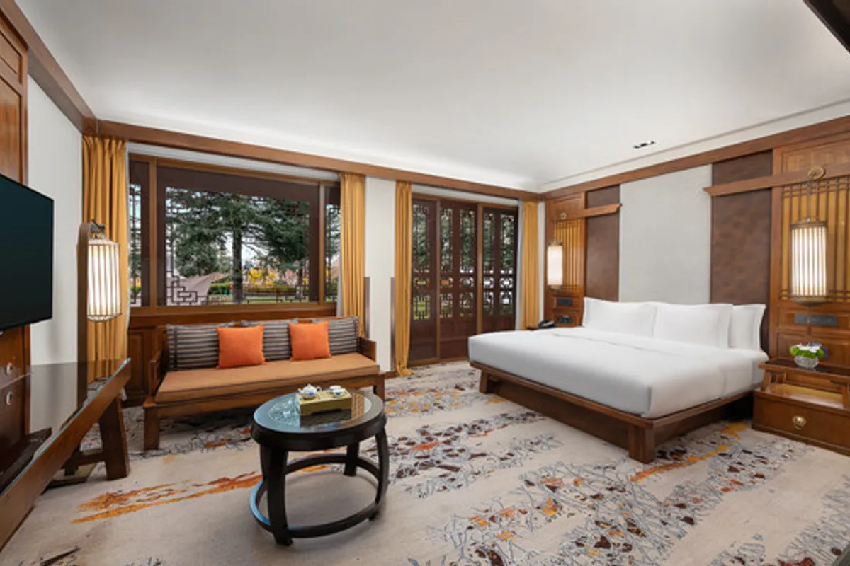 InterContinental Lijiang Ancient Town Resort — rooms and atmosphere