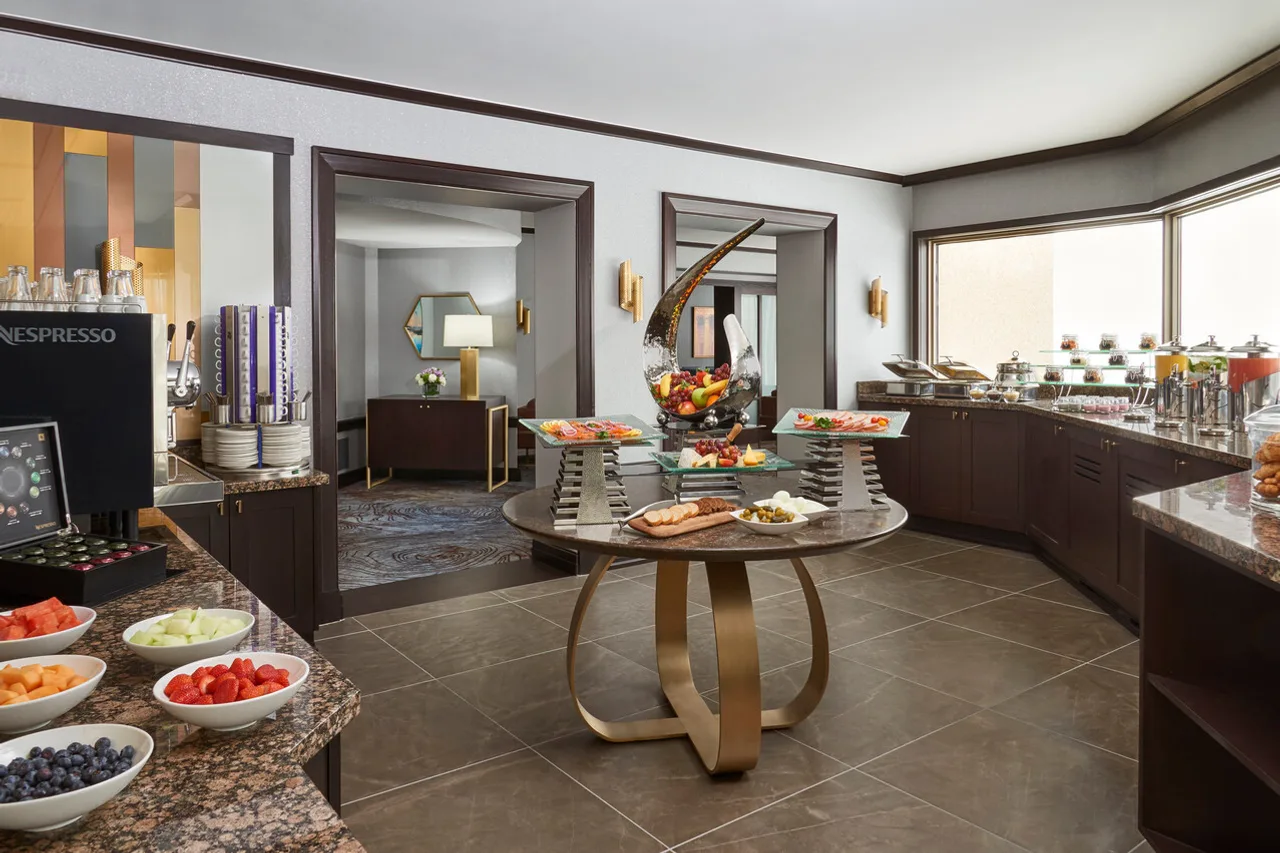 InterContinental Toronto Centre — rooms and atmosphere