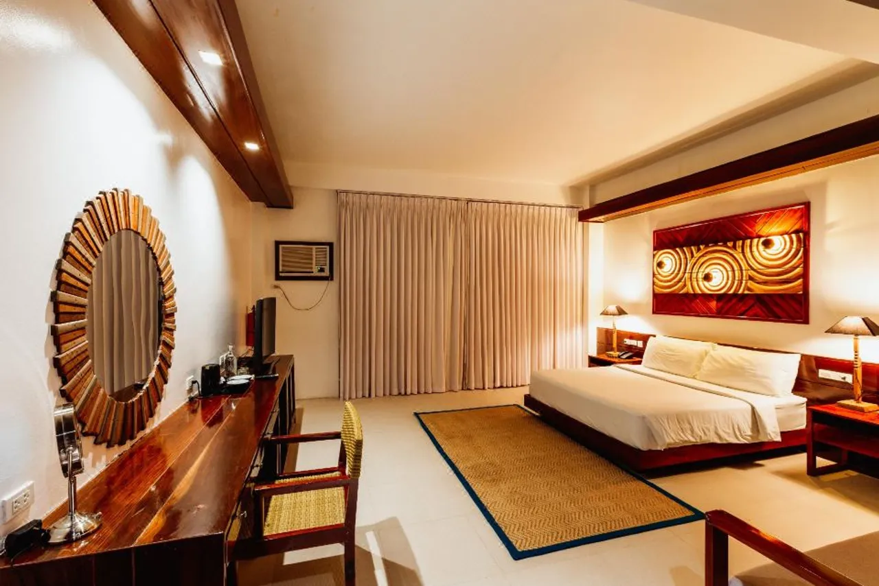 Isla Cabana Resort — rooms and atmosphere