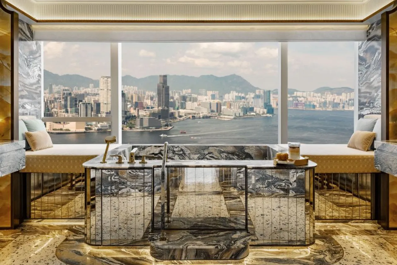 Island Shangri-La, Hong Kong — rooms and atmosphere