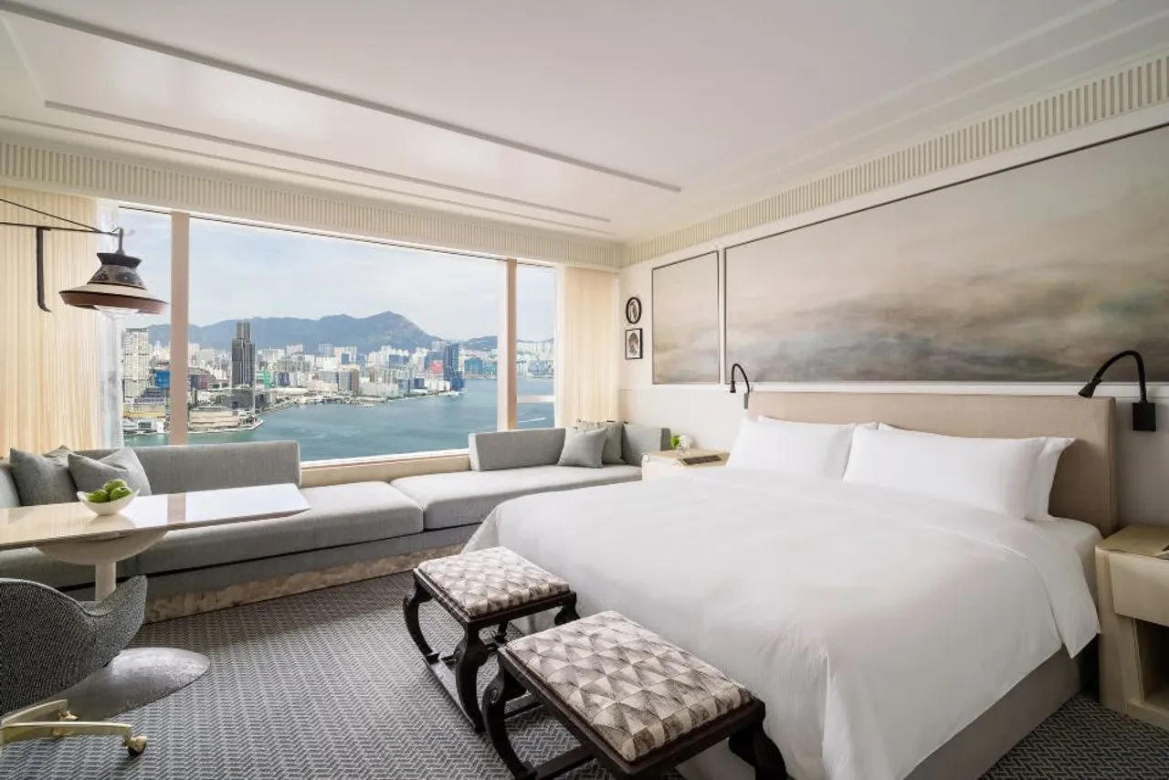 Island Shangri-La, Hong Kong — rooms and atmosphere