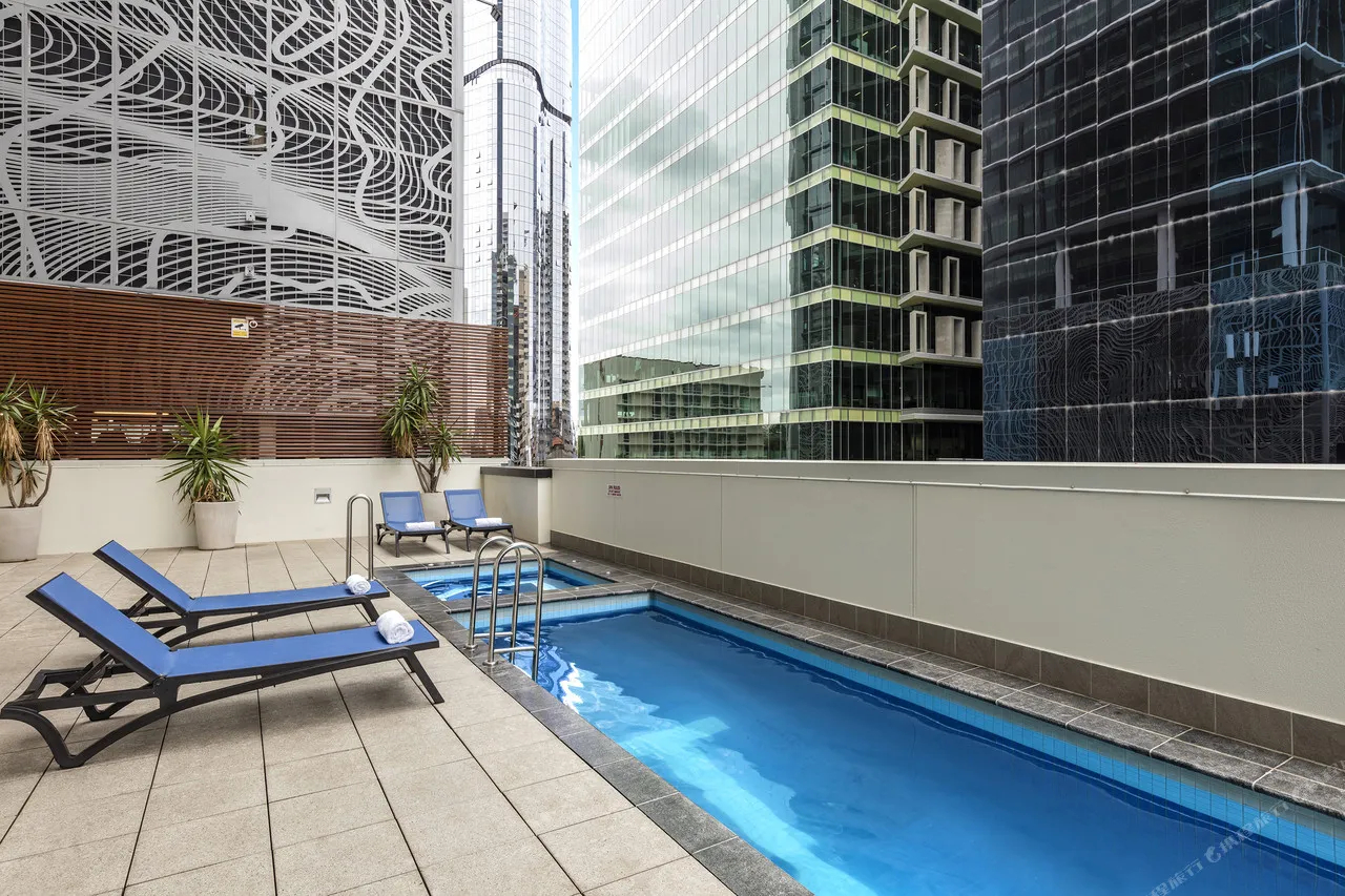 iStay River City — rooms and atmosphere