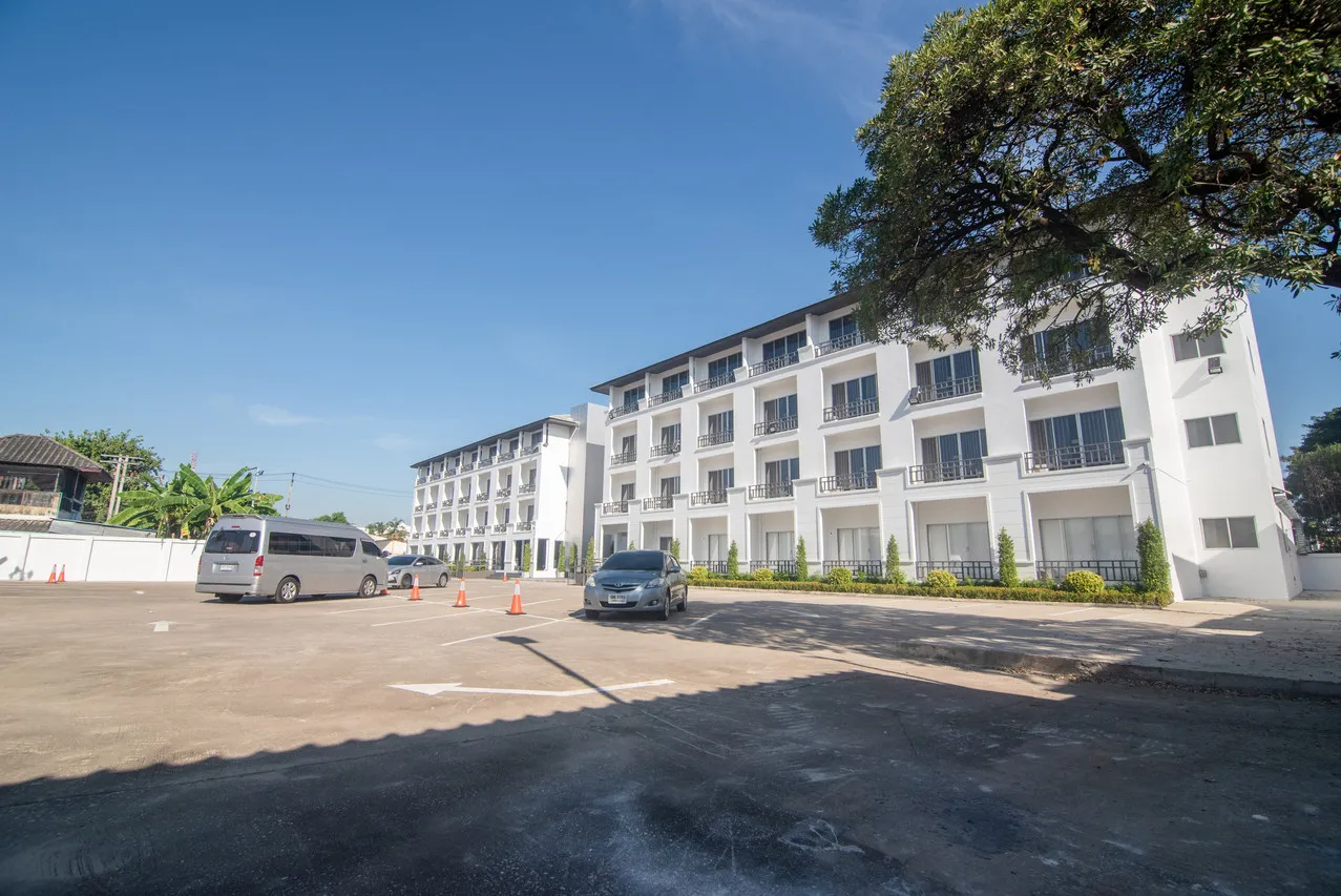 IU Hotel Don Mueang Airport — rooms and atmosphere