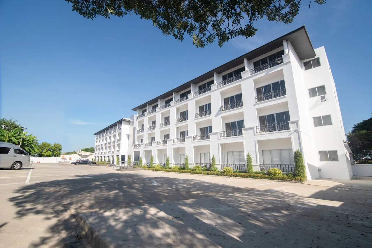 IU Hotel Don Mueang Airport — rooms and atmosphere