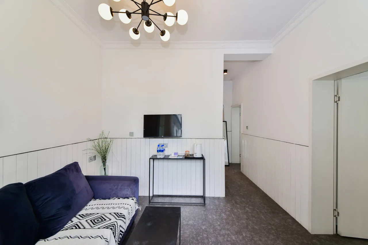 Jade Emu International Hostel — rooms and atmosphere