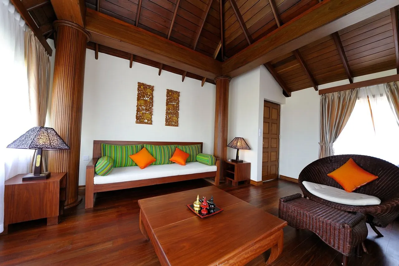 Jade Marina Resort & Spa — rooms and atmosphere