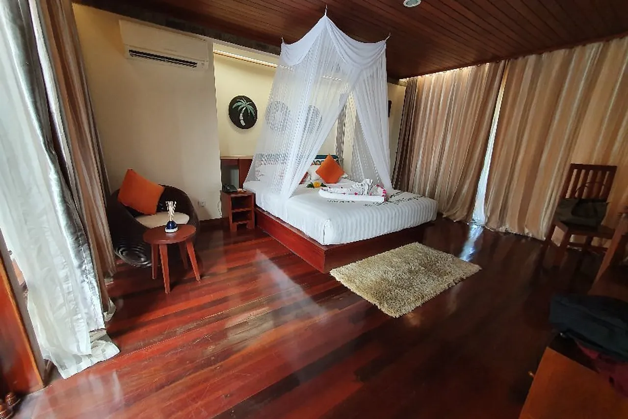 Jade Marina Resort & Spa — rooms and atmosphere