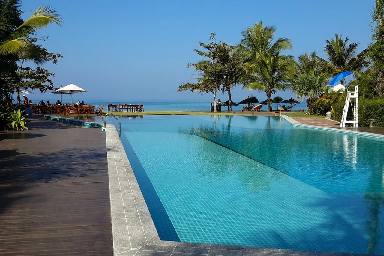 Jade Marina Resort & Spa — rooms and atmosphere