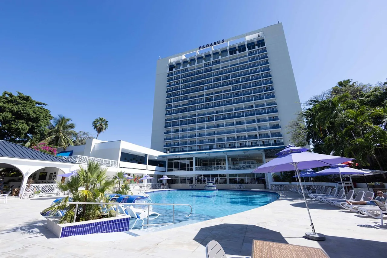 The Jamaica Pegasus Hotel — rooms and atmosphere