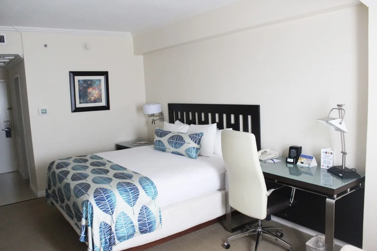 The Jamaica Pegasus Hotel — rooms and atmosphere