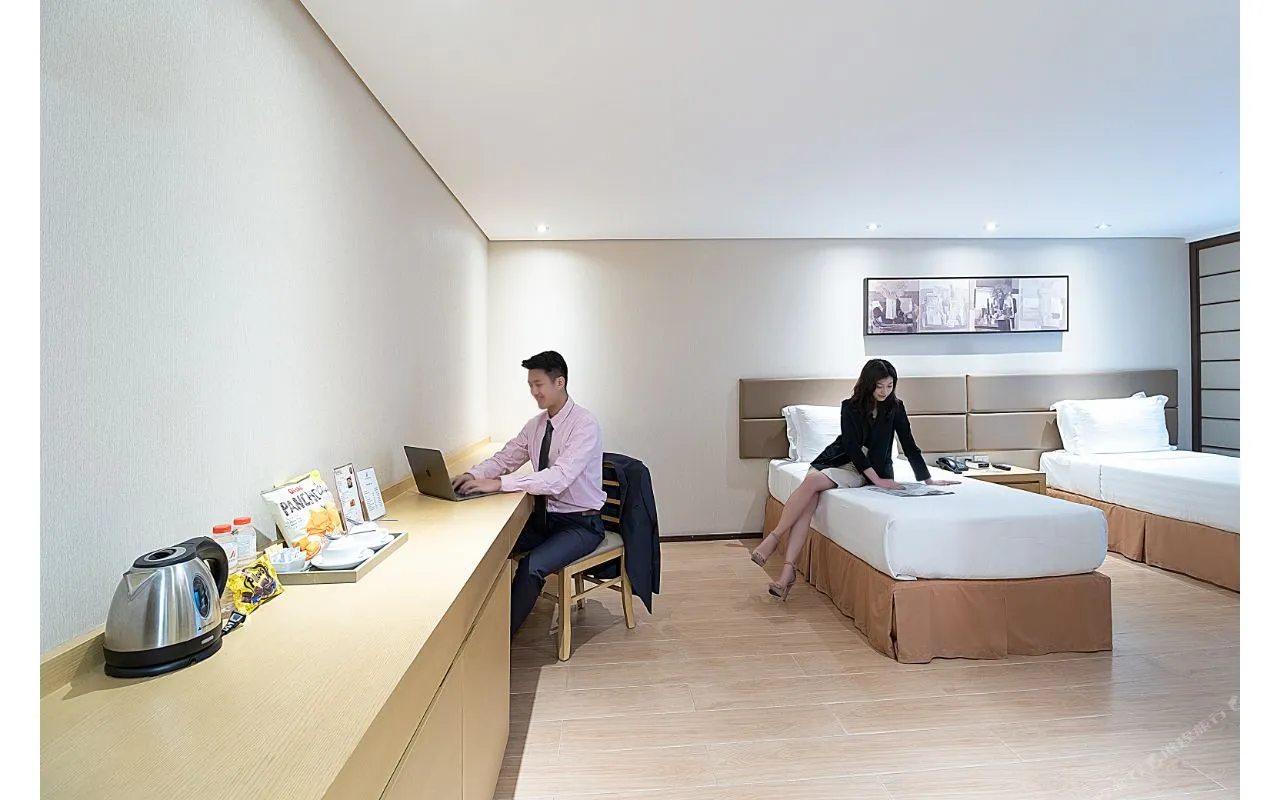 Jinjiang Inn Makati — rooms and atmosphere