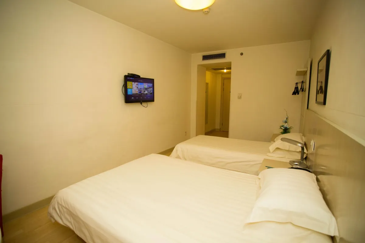 Jinjiang Inn Tianjin Railway Station (Jinwan Square) — rooms and atmosphere