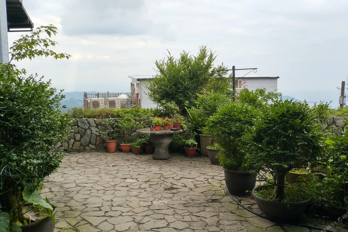 Jiufen Happyland B&B — rooms and atmosphere