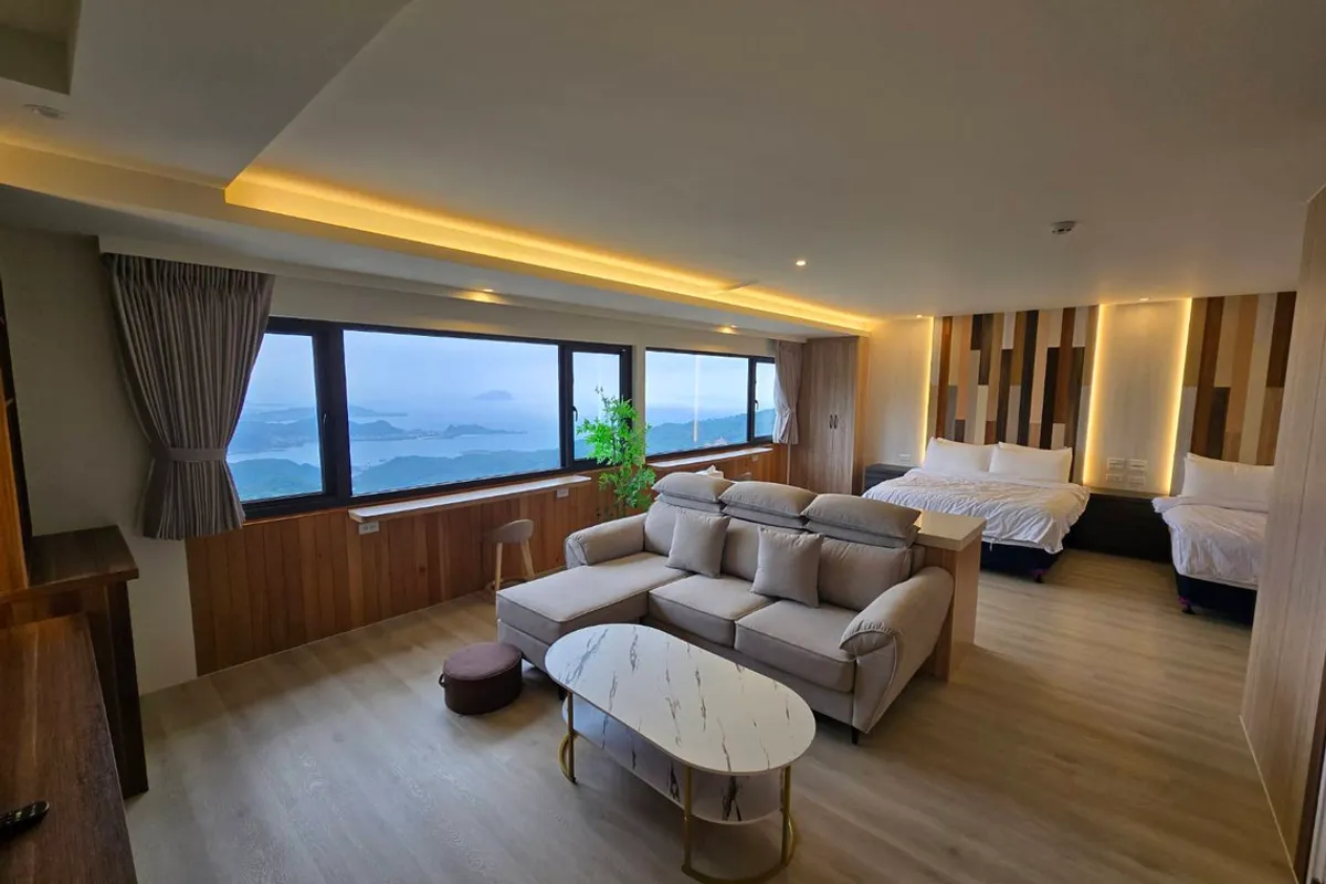 Jiufen Seaside Homestay — rooms and atmosphere