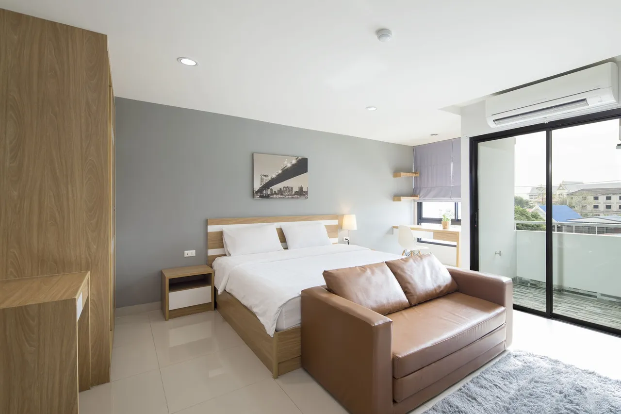 JK Living Hotel and Service Apartment — rooms and atmosphere
